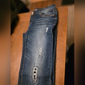 Wallflower Distressed Capris Sz 9.